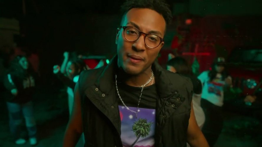 Una mezcla de ritmos que evocan alegría y gozo es el sello del nuevo sencillo musical del cantante “BRAMV”