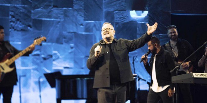 Marcos Witt presenta ‘Santo Espíritu’ en colaboración con Ale Fdz