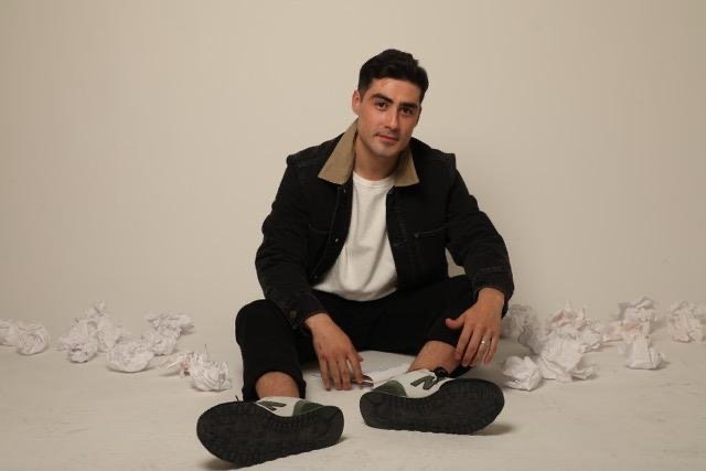 Samuel Adrián presenta su álbum debut, De Vuelta En Casa, producido por Rudy Peréz