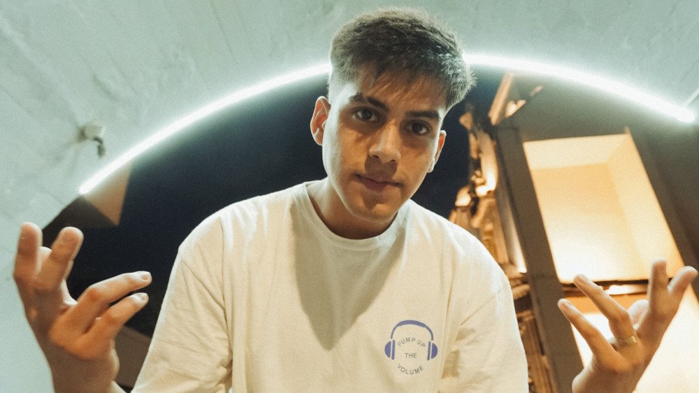 Con un sonido versátil y fresco, Samu Robles lanza el álbum «¿Qué pasa si?»