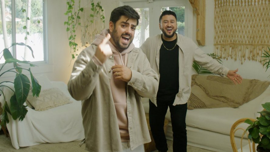Restrepo se une con buenos amigos para resaltar el valor de la familia con la propuesta musical, “Tuvo que ser Dios”