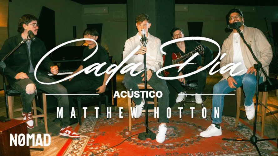 Con versión acústica, Matthew Hotton recuerda sus raíces en Cada Día