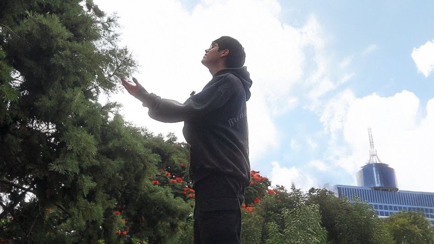 Eliel B invita a ver con los ojos de Dios en: Punto ciego