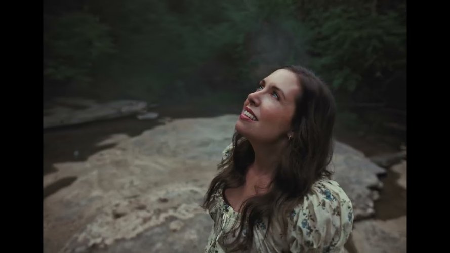 Francesca Battistelli regresa tras ocho años sin presentar nueva música