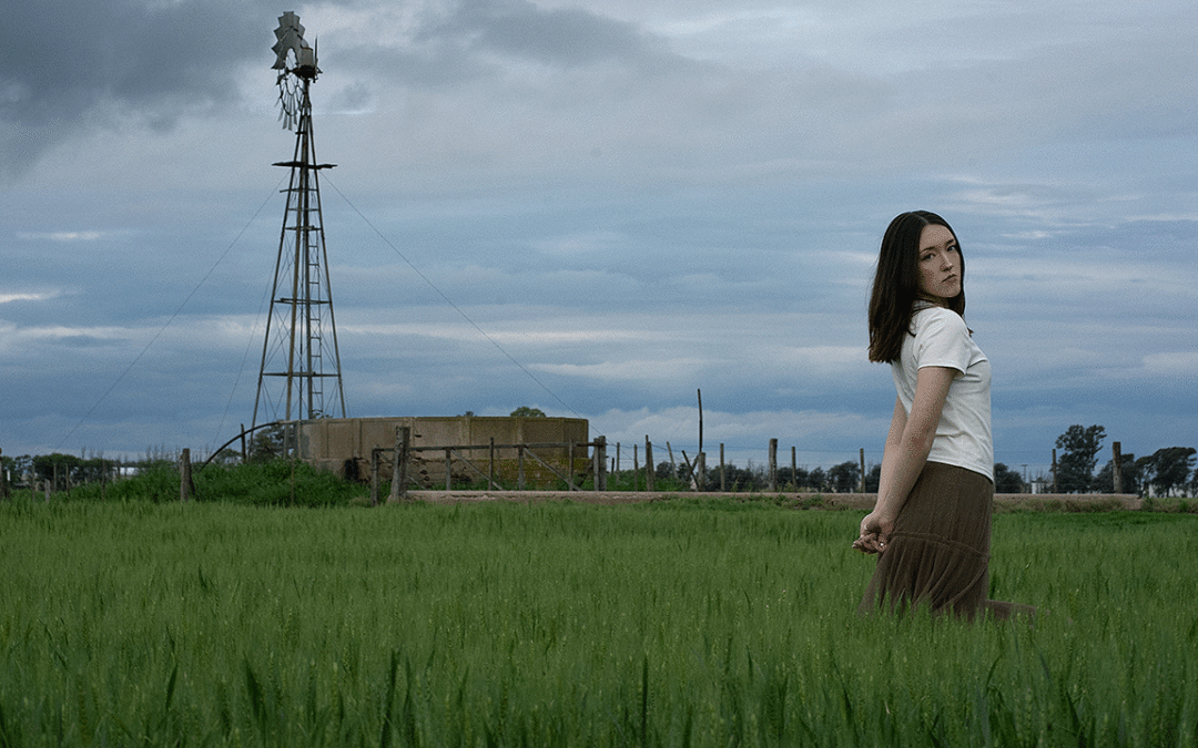 Chloe Edgecombe presenta Semáforo, un sencillo que invita a detenerse y escuchar