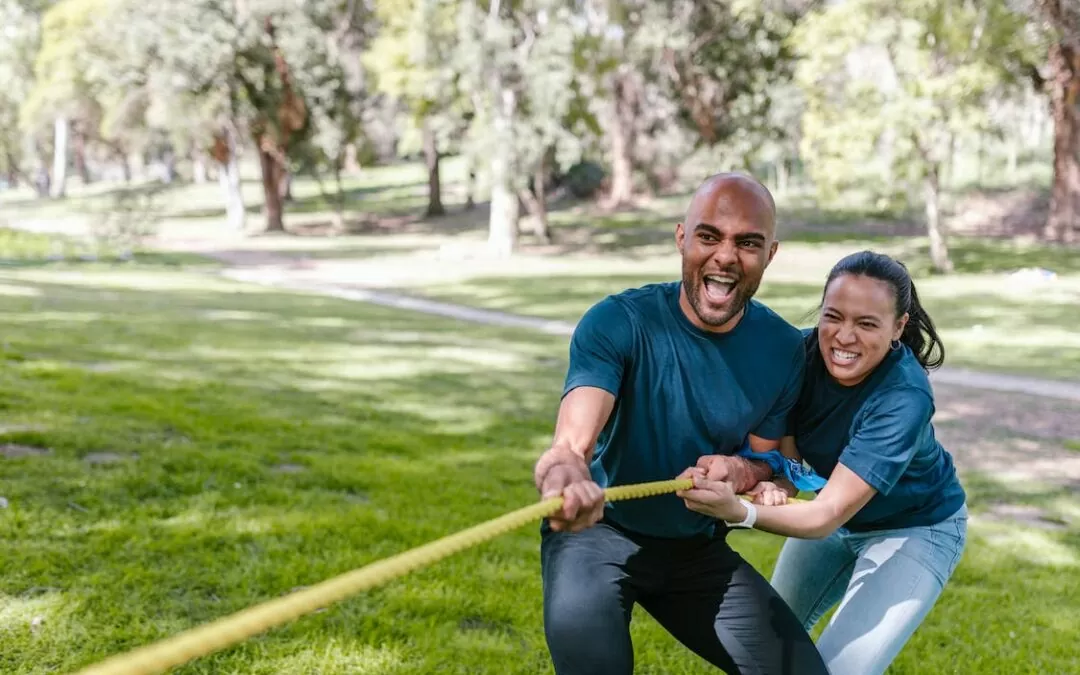 ¡No más aburrimiento en las reuniones! 5 dinámicas creativas para jóvenes cristianos